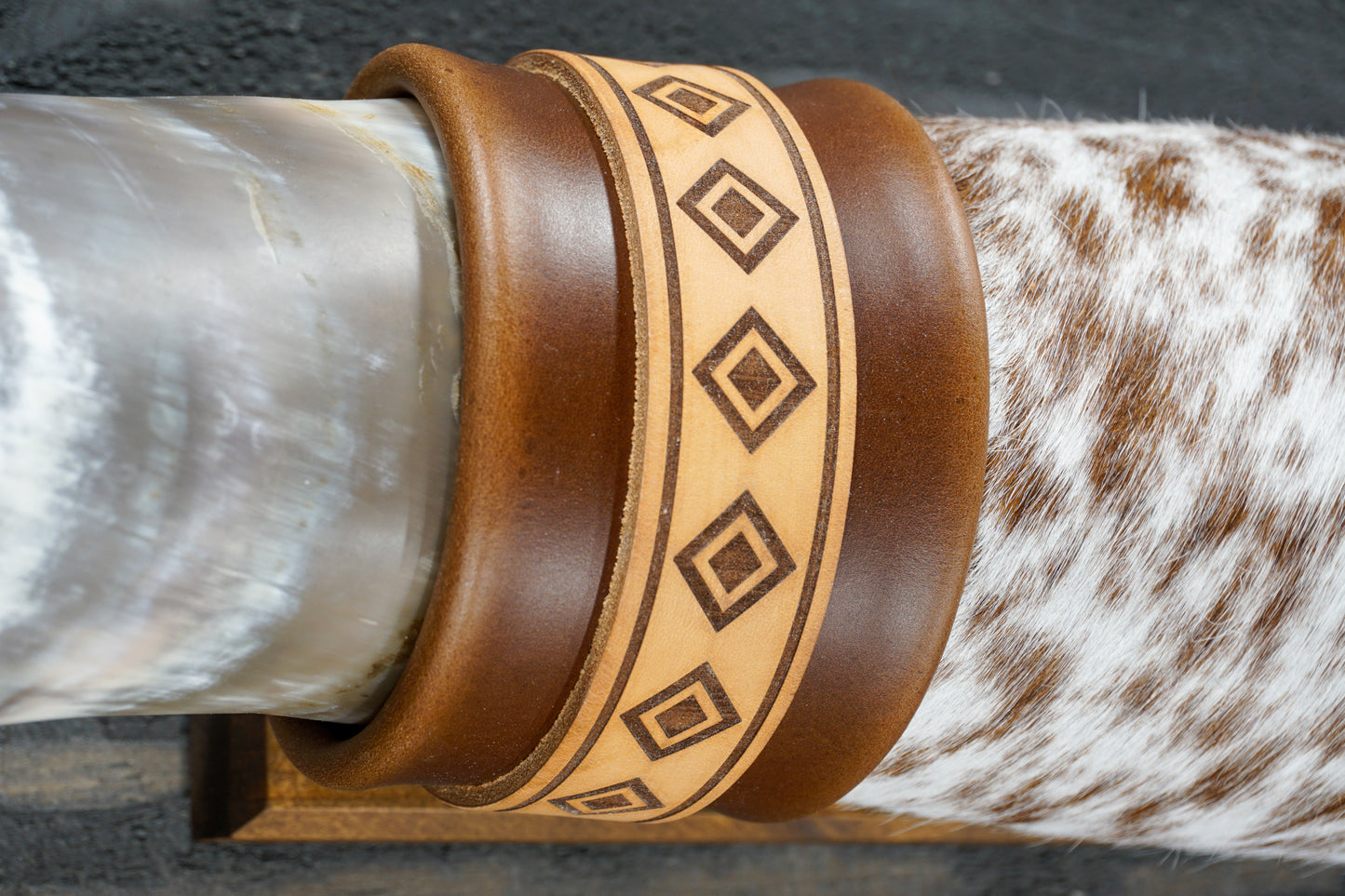 5' 2" Longhorn Wall Mount #300